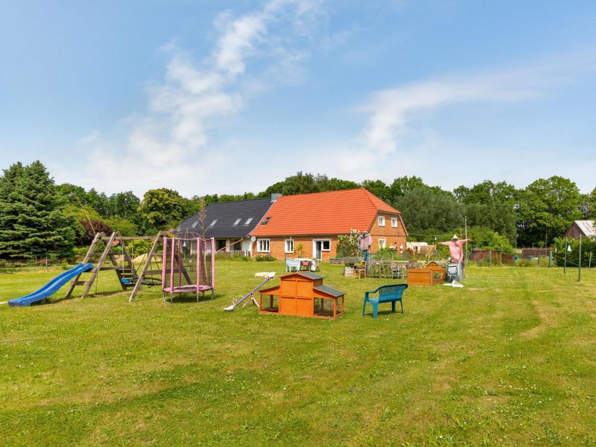 Snug Holiday Home In Divitz Spoldershagen Near Skydiving 外观 照片