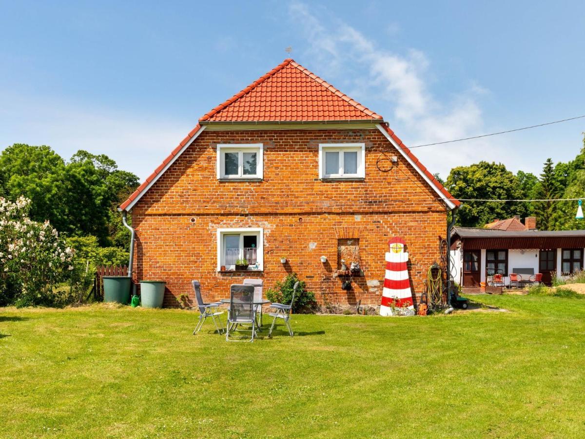 Snug Holiday Home In Divitz Spoldershagen Near Skydiving 外观 照片